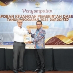 Wali Kota Batu pada kegiatan penyerahan LKPD Unaudited Tahun Anggaran 2024