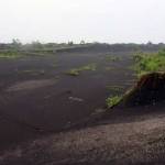 Hamparan pasir di Desa Paseban yang akan dieksploitasi oleh investor. foto: memo-x