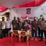 Wali Kota Risma meresmikan Sentra Pasar Burung dan Batu Akik di Jl. Kupang Gunung Timur I No. 14-16 Surabaya, Rabu (21/10/2020) sore. (foto: YUDI A/ BANGSAONLINE)