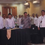 Jajaran pejabat di Kabupaten Mojokerto saat foto bersama dalam sosialisasi arsitektur Pemdi atau Pemerintahan Digital.
