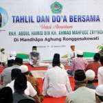 Bupati Baddrut Tamam memimpin tahlil dan doa bersama atas wafatnya RKH. Abdul Hamid bin KH. Achmad Mahfudz Zayyad, Pengasuh Pondok Pesantren Mambaul Ulum Bata-Bata di Mandhapa Agung Ronggosukowati.