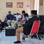 Ainul Gupron saat menerima kunjungan kerja mendadak dari Komisi A DPRD Bangkalan, Kamis (9/9/2021). (foto: ist)