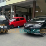 Mobil Toyota Innova yang dikendarai FR turut diamankan Satnarkoba Polres Sampang. Foto: MUTAMMIM/ BANGSAONLINE