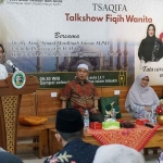 Wali Kota Kediri saat memberi sambutan di Talkshow Fiqih Wanita. Foto: Ist