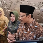 Mensos RI Saifullah Yusuf bersama Kepala BPS RI Kepala BPS RI, Amalia Adininggar Widyasanti dan Gubernur Jatim, Khofifah Indar Parawansa.