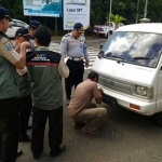 Razia gabungan menjaring puluhan MPU dan motor.