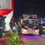 Wakil Bupati K.H. Imam Hasyim saat memberangkatkan JCH asal Sumenep
