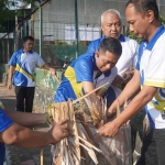 Kerja bakti yang dilakukan para pegawai Setdakab Trenggalek ketika memperingati Hari Lingkungan Hidup Sedunia.