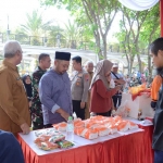 Bupati Gresik Fandi Akhmad Yani didampingi Kadistan Eko Anindito Putro saat meninjau GPM di Pendopo Kabupaten Gresik. Foto: Ist.