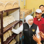Gubernur Khofifah saat meninjau KMP atau koperasi merah putih di Kota Mojokerto.