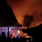 Kebakaran di Dusun Kaleyan, Desa Tanah Merah Laok, Kecamatan Tanah Merah, Kab. Bangkalan, Senin (5/4/2021). (foto: ist)