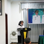 Wakil Bupati Lumajang Indah Amperawati saat membuka kegiatan Forum Konsultasi Publik rancangan awal Rencana Kerja Pemerintah Daerah (RKPD) Tahun 2022 yang berlangsung di Ruang Rapat Narariya Kirana. (foto: ist)
