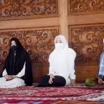 Bupati Mojokerto Ikfina Fahmawati (kedua dari kanan) dalam acara Peringatan Isra