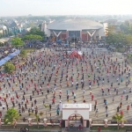 Ribuan warga Kota Pasuruan yang antusias mengikuti acara Gerakan Indonesia Sehat. Minggu (16/9) pagi.