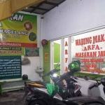 Warung makan Arga yang gratiskan khusus mahasiswa yang terdampak bencana. Foto: Detik.com