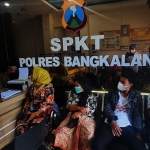 Warga Desa Pakis, Kecamatan Konang, Bangkalan, Musartofah (35), saat mendatangi Mapolres Bangkalan untuk melaporkan oknum aparat desa yang memotong BNPT miliknya.