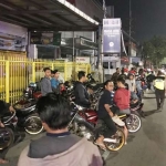 Suasana Jalan Jenggolo saat petugas merazia balap liar.