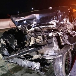 Kondisi mobil yang ditumpangi korban usai menabrak truk tronton. Foto: Ist./Dok. Polres Sragen.