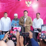 Wamen ATR/BPN dan Menko AHY saat penyerahan 184 sertifikat elektronik tanah di Bengkulu.