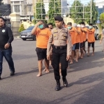 Para pelaku yang diamankan saat digiring di Mapolres Pamekasan
