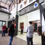 Wali Kota Batu, Nurochman saat meninjau kantor Perumdam Among Tirto