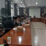 Komisi III DPRD Kabupaten Pasuruan saat menggelar audiensi bersama warga terkait limbah PT Cargill.