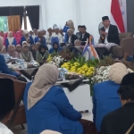 Pengasuh Ponpes Ammanatul Ummah, KH Asep Syaifuddin Chalim saat memberikan sambutan