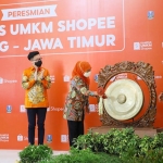 Gubernur Khofifah saat meresmikan kampus UMKM Shopee di Malang.
