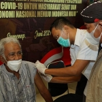 Pemerintah Kabupaten (Pemkab) Sumenep menggelar vaksinasi massal sebagai upaya pencegahan penularan Covid-19. (foto: ist)