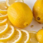 Apakan Rutin Konsumsi Air Lemon Dapat Turunkan Berat Badan? Simak Penjelasannya. Foto: Ist