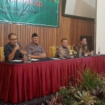 Lujeng Sudarto, Diano Velaferi (asisten 1), Eddy Supriyanto (kepala bakesbangpol), dan Ismail Makky, saat sosialisasi wawasan kebangsaan.