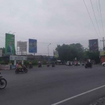 Sejumlah reklame raksasa yang terpasang di salah satu jalan protokol di Sidoarjo, Jumat (14/10/2022). foto ist