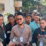 Salah satu warga Randupitu, Hafidz, saat memberi keterangan ke awak media. 