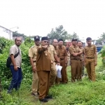 Bupati Blitar, Rijanto, ketika meninjau revitalisasi lahan bekas Pasar Kanigoro. 