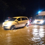 Kondisi Jalur Pantura di Dusun Kepet, Desa Tunah, Kecamatan Semanding, Kabupaten Tuban usai diguyur hujan deras, Rabu (30/12) malam.