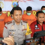 Kapolres Kediri AKBP Roni Faisal Saiful Faton saat memberikan keterangan kepada awak media.