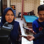 Pihak keluarga Agus Sutrisno (33) seorang Sekretaris Desa Sidonganti, Kecamatan Kerek, Tuban, yang tewas akibat dibacok saat mendatangi kantor polisi.