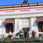 Kapolrestabes Surabaya bersama 6 Toko Agama Gelar doa bersama di Mapolrestabes Surabaya, Senin (20/06/2022).