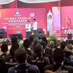 
Proses debat perdana Pilwali Mojokerto.