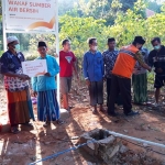 Peresmian bantuan sumur bor dari Rumah Zakat di Desa Angsanah Kecamatan Palengaan, Kabupaten Pamekasan. 