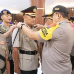Kapolda Jatim Irjen Pol Luki Hermawan memimpin prosesi serah terima jabatan (sertijab) empat pejabat utama (PJU) Polda Jatim dan Kapolres Malang Kota. 