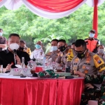 Plt. Wali Kota Surabaya Whisnu Sakti Buana saat dialog penanganan Covid-19 bersama jajaran Forkompinda Surabaya, Selasa (9/2). 