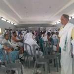 CALON. Ribuan Calon Jamaah Haji (CJH) tampak berkumpul di dalam gedung Serbaguna, Bojonegoro. Mereka akan berangkat pada 3-4 September besuk. Foto: Eky Nurhadi/BANGSAONLINE