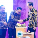 Pj Gubernur Jatim saat mendampingi Presiden Jokowi dalam Cocotech ke-51 di Surabaya.