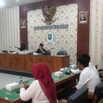 Rakor Bapemperda dan TAPD yang berlangsung di gedung DPRD Trenggalek.