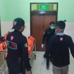 Dua teman korban yang sudah meninggal di TKP sebelumnya.