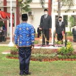 Wali Kota Pasuruan, Saifullah Yusuf, saat mengikuti upacara dalam rangka memperingati HUT ke-77 Jatim.