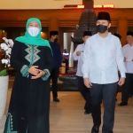 Gubernur Jawa Timur Khofifah Indar Parawansa langsung melakukan rapat koordinasi terkait perkembangan sepuluh hari saat ia menjalankan ibadah haji.