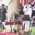 Gubernur Khofifah menjadi Inspektur Upacara Peringatan HUT ke-76 Kemerdekaan RI, di Gedung Negara Grahadi Surabaya, Selasa (17/8).