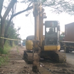Alat berat proyek pipa di Rembang, Pasuruan yang sudah tidak beroperasi lagi.